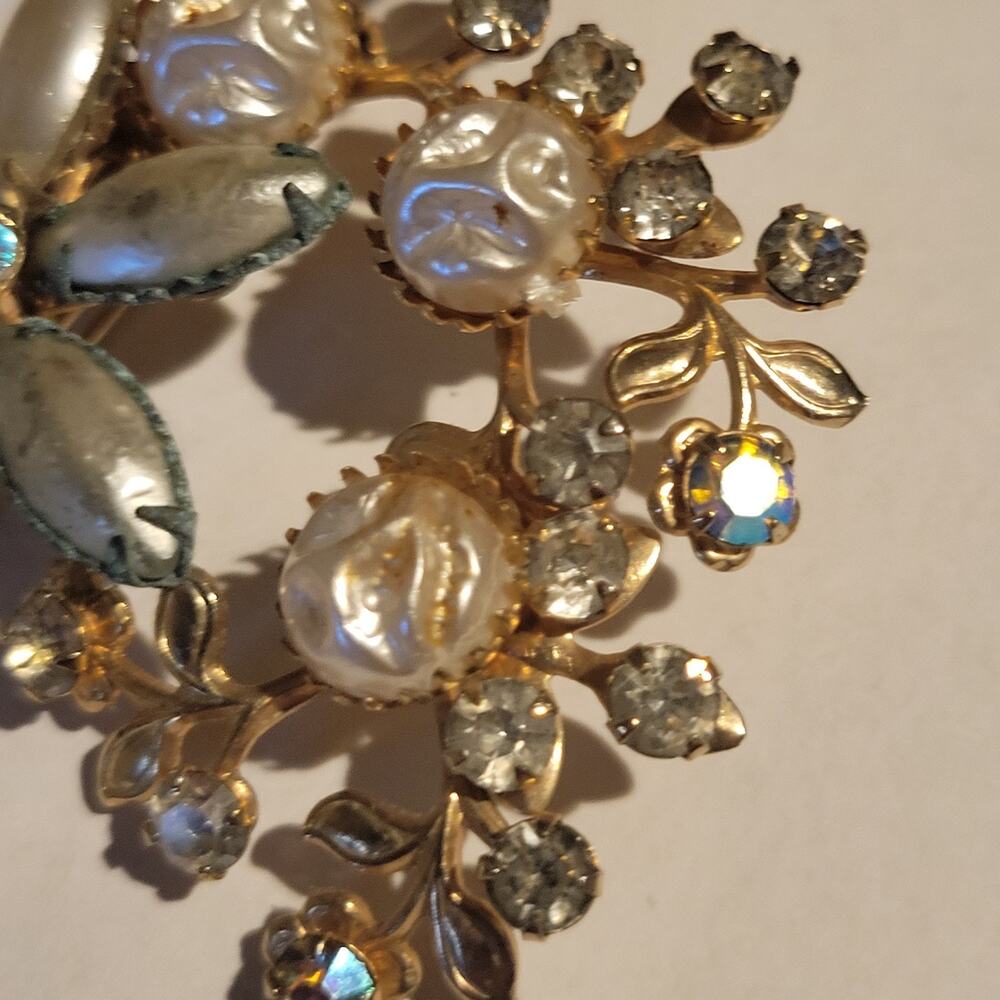 Vintage Gold Tone Faux Pearl & Rhinestone Floral Brooch Pin Iridescent Flower AB - Picture 11 of 15